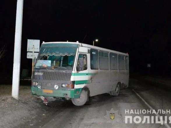 reysoviy-avtobus-nasmert-zbiv-pishokhoda