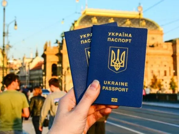 С сегодняшнего дня украинцы могут посещать Уругвай без виз
