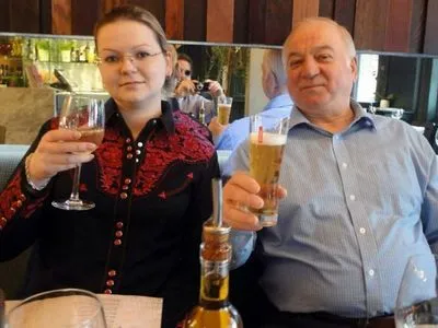 Журналисты связались с женой третьего подозреваемого в деле Скрипалей