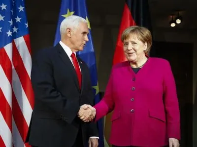 Вице-президент США отклонил призыв Меркель к сотрудничеству с Россией