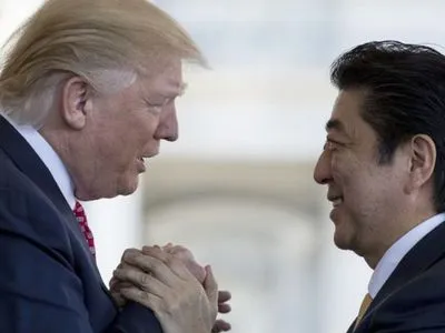 Прем'єр Японії висунув Трампа на Нобелівську премію після прохання зі США - ЗМІ