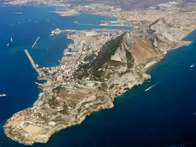 У Гибралтара произошел инцидент с военными кораблями Испании и Британии