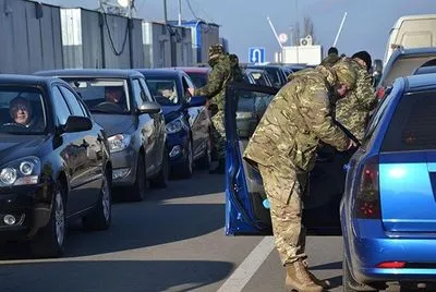 В очередях на КПВВ на Донбассе собралось 200 авто