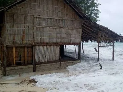 На островах в Тихом океане бушует тропический циклон