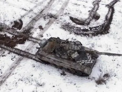 Украинские военные провели масштабные танковые учения