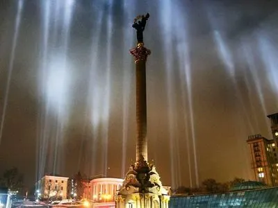 На Майдані запалили промені надії в пам'ять про жертв революції Гідності