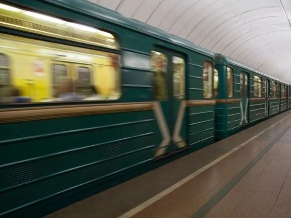 Завтра киевская подземка будет работать на час дольше