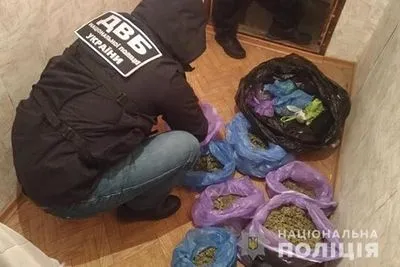 Співробітник поліції входив до групи наркоділків на Харківщині