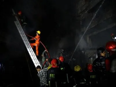 Число погибших в результате пожара в Бангладеш - выросло до 70 человек