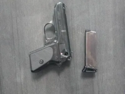 В аеропорту Миколаєва у пасажира знайшли зброю