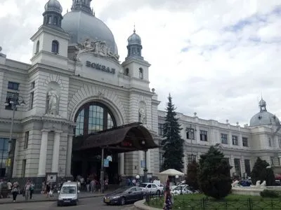 Во Львове установили анонима, который "заминировал" вокзал