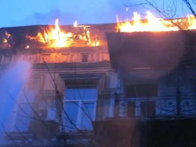 В Одесі горів житловий будинок, евакуйовано 40 людей