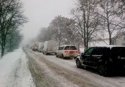 Водителей предупредили о заснеженных дорогах