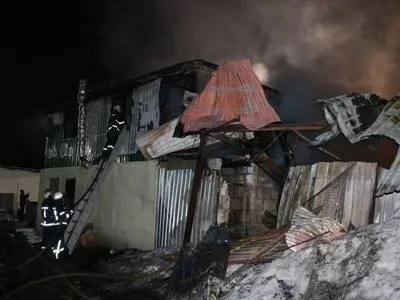 В Киеве горел гаражный кооператив, взорвались газовые баллоны