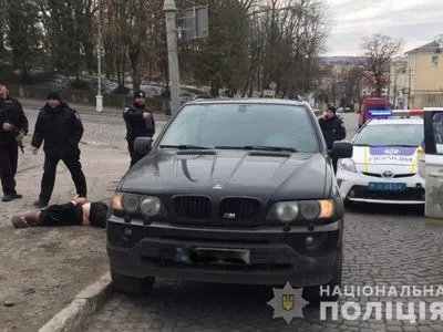 В Каменце-Подольском задержали подозреваемых в вымогательстве денег