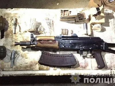 В Мариуполе из гаража изъят арсенал с оружием