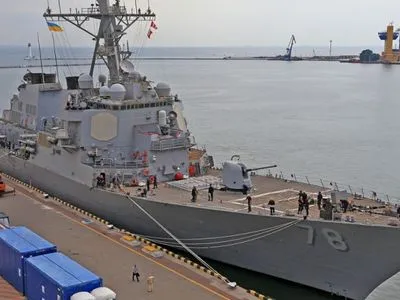 Ракетный эсминец США прибыл в Одессу