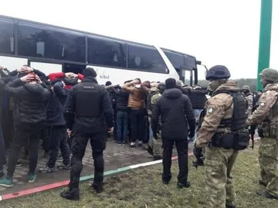 У поліції розповіли, ким були озброєні невідомі, яких затримали біля Одеси