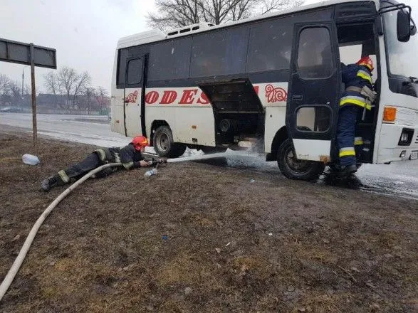 На дороге загорелся автобус с пассажирами