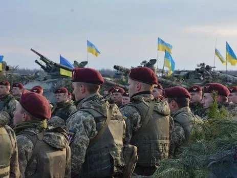 На потенциально угрожающих направлениях Украина наращивает войска - Президент