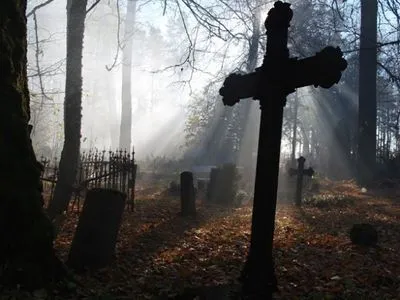 На Кіровоградщині чоловіка посадили на 4 роки за розкрадання могил