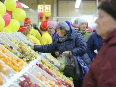 Ужасное лицо бедности: 90% украинцев экономят на всем