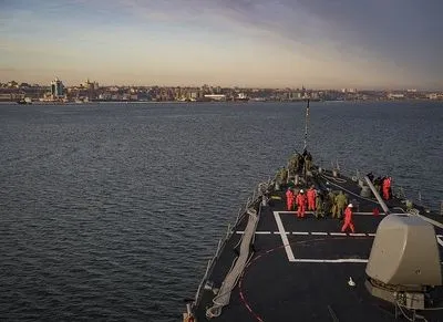 Активистов возле порта, куда зашел эсминец США, проверили после сообщения военных