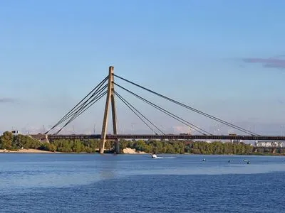 У перший день весни у Києві обмежать рух на Південному мосту