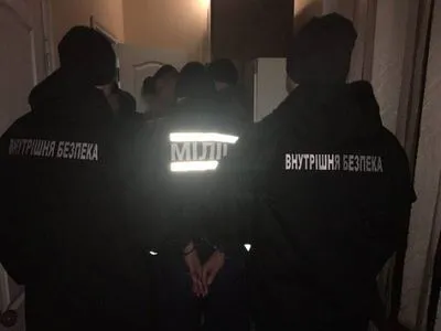 В Запорожье экс-полицейских посадили за кражи на вокзале