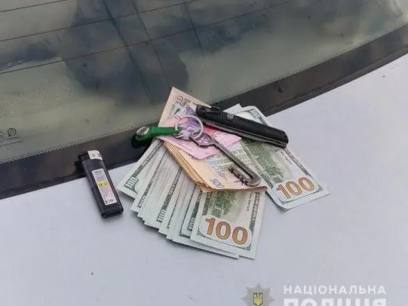 Мужчины избили предпринимателя, требуя валюту и 30 тыс. гривен