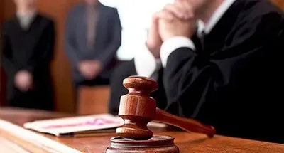 Адвокат пойдет под суд из-за попытки подкупа прокурора за 30 тысяч долларов