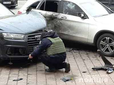 В Киеве взорвалась машина, пострадал водитель