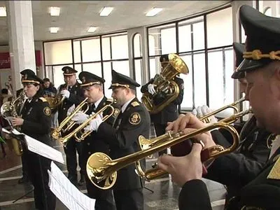 До Дня весни у метро "Золоті ворота" для киян зіграє оркестр