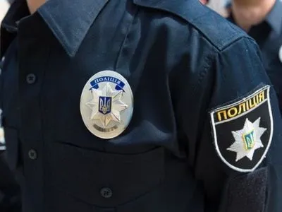 В Одесі поліцейського вдарили ножем у груди