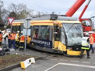 В Германии из-за столкновения трамвая и грузовика погиб человек