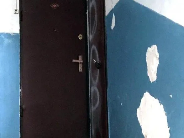 У Києві до дверей квартири прив'язали муляж гранати