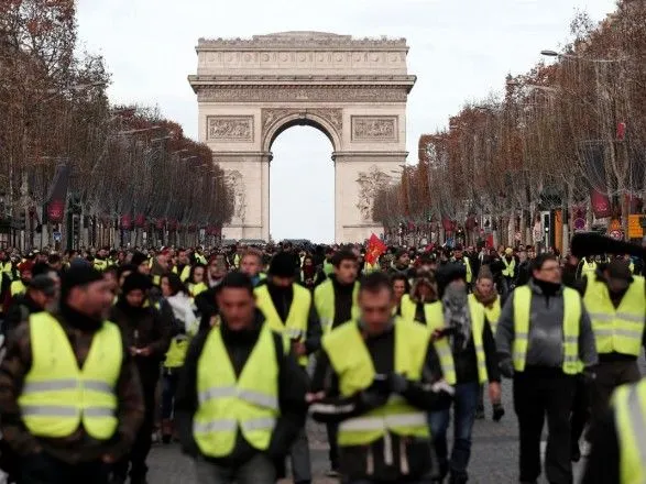 В Париже на протесте "желтых жилетов" задержали 28 человек