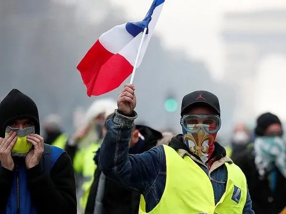 На протест "желтых жилетов" во Франции вышли 5,6 тыс. человек
