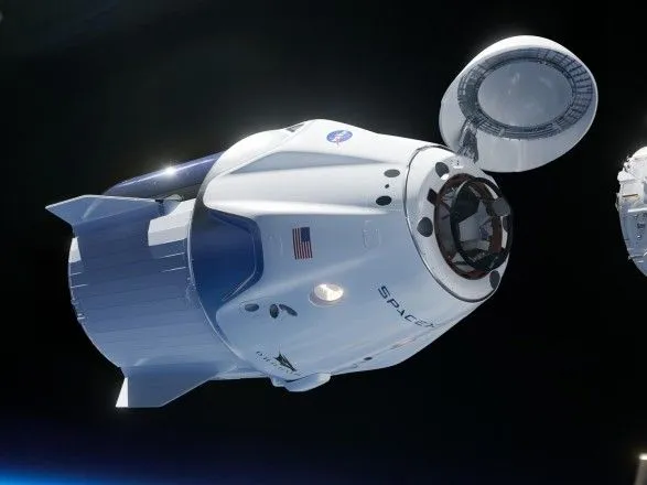 Космічний корабель Crew Dragon успішно зістикувався з МКС