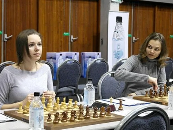 Шахматистки сборной Украины с ничьей начали выступления на командном ЧМ