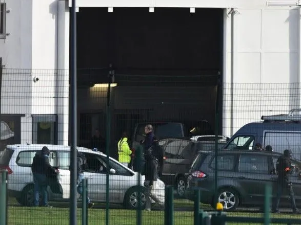 Во Франции полиция пошла на штурм тюрьмы после нападения заключенного на охрану