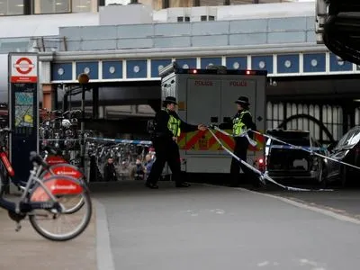 Поліція знайшла вибухові пристрої в аеропортах і на вокзалі Лондона