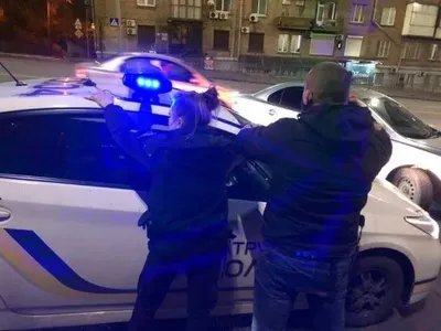 В Киеве на взятке задержали двух полицейских