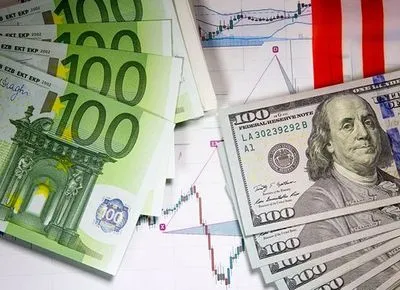 В Україні обвалилися долар і євро