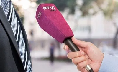 Ретрансляцию канала RTVI в Украине прекратили еще на год