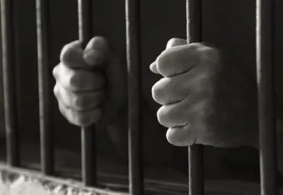 Водителя приговорили к 6 годам за решеткой за передачу наркотиков в тюрьму