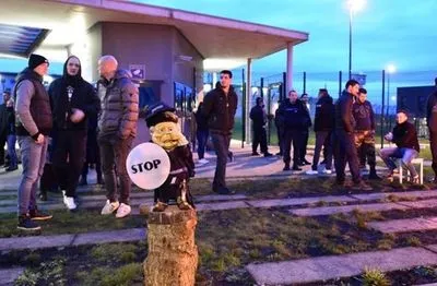 Протест во Франции: из-за теракта в тюрьме заблокировали два учреждения