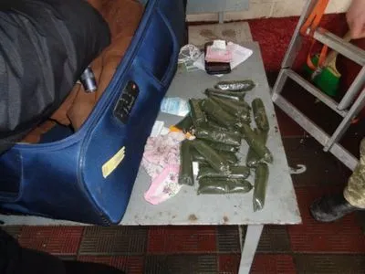 Иностранец вез в Украину 2,5 кг наркотиков в подкладке куртки