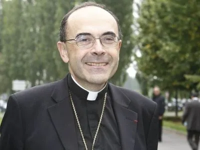 Французького архієпископа засудили за приховування домагань до дітей