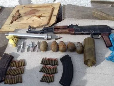 В Одесской области мужчина хранил дома гранаты, автомат и патроны